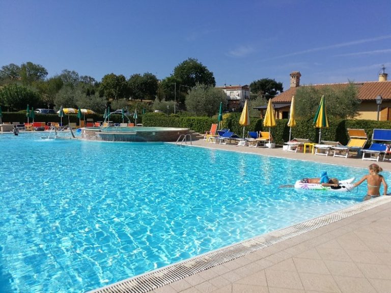 Italien Marken Fano Ferienanlage Pool